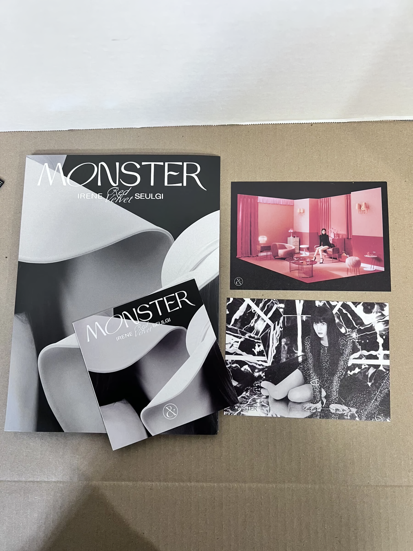 Irene & Seulgi – Monster albums (Middle Note + Top Note + Base Note + Version Random)
