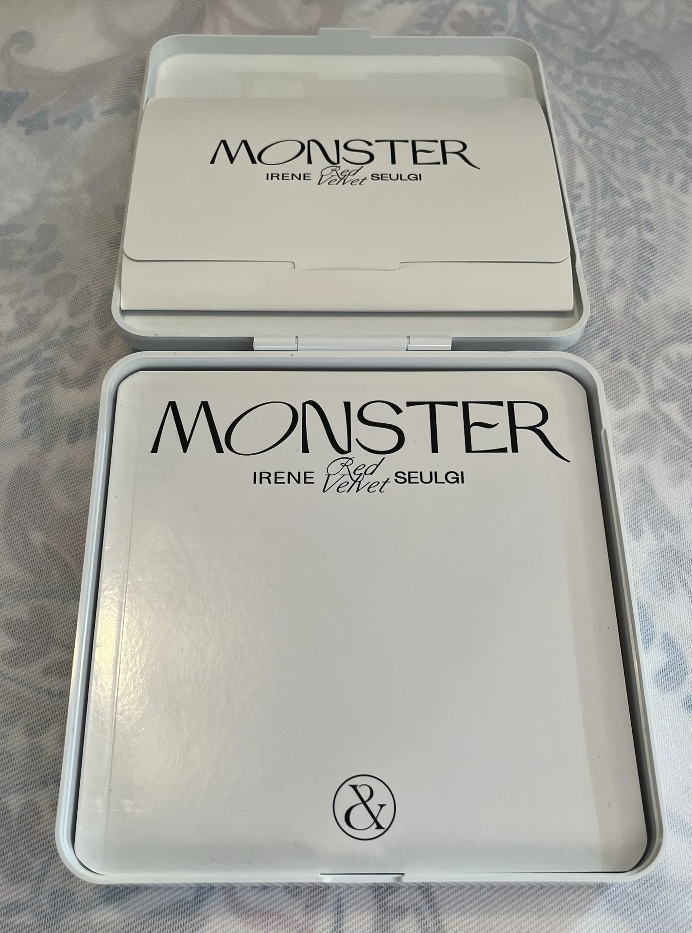 Irene & Seulgi – Monster albums (Middle Note + Top Note + Base Note + Version Random)