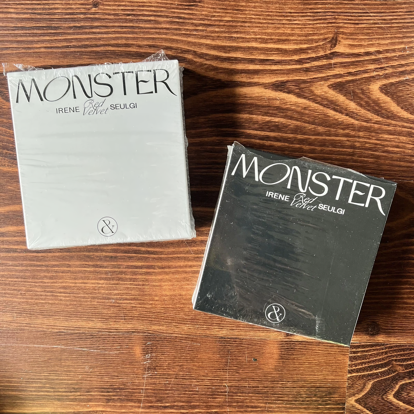 Irene & Seulgi – Monster albums (Middle Note + Top Note + Base Note + Version Random)