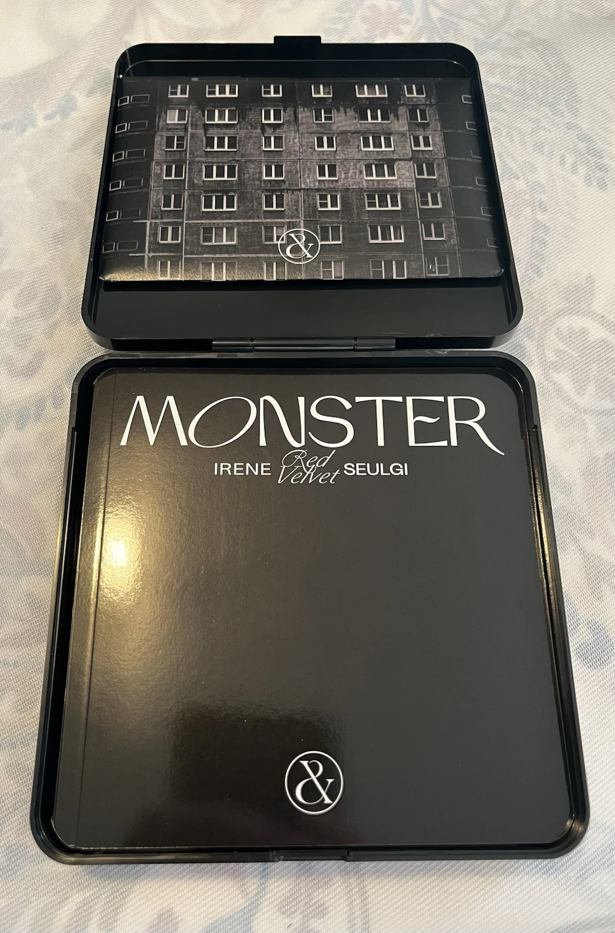 Irene & Seulgi – Monster albums (Middle Note + Top Note + Base Note + Version Random)