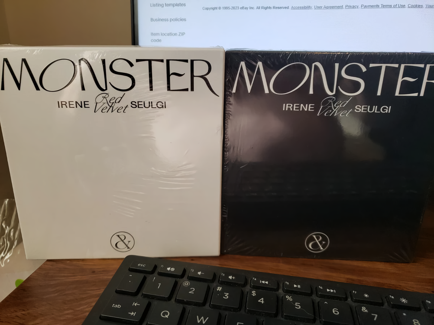 Irene & Seulgi – Monster albums (Middle Note + Top Note + Base Note + Version Random)