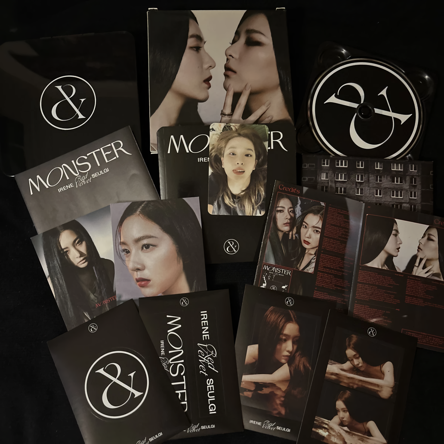 Irene & Seulgi – Monster albums (Middle Note + Top Note + Base Note + Version Random)