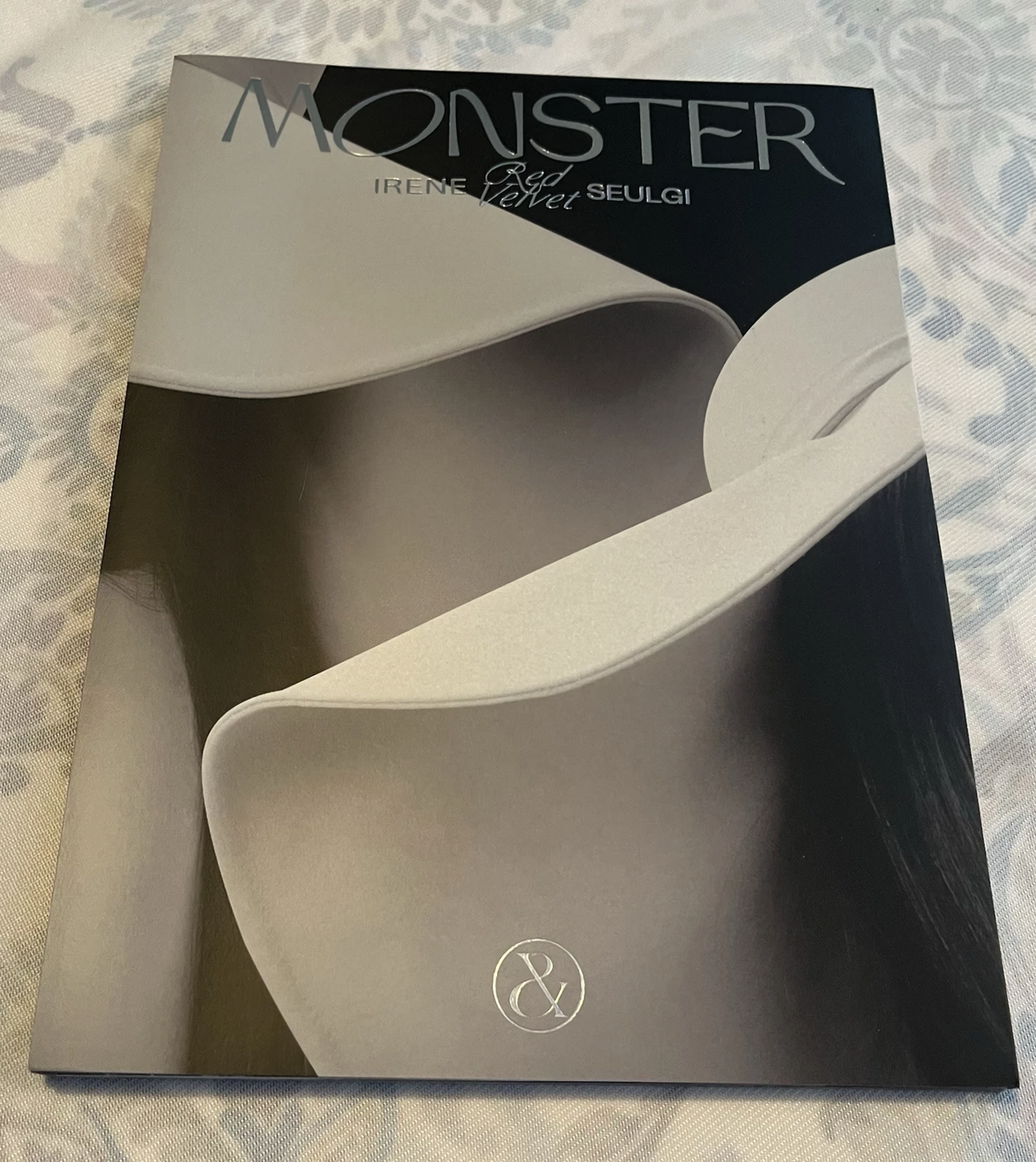 Irene & Seulgi – Monster albums (Middle Note + Top Note + Base Note + Version Random)